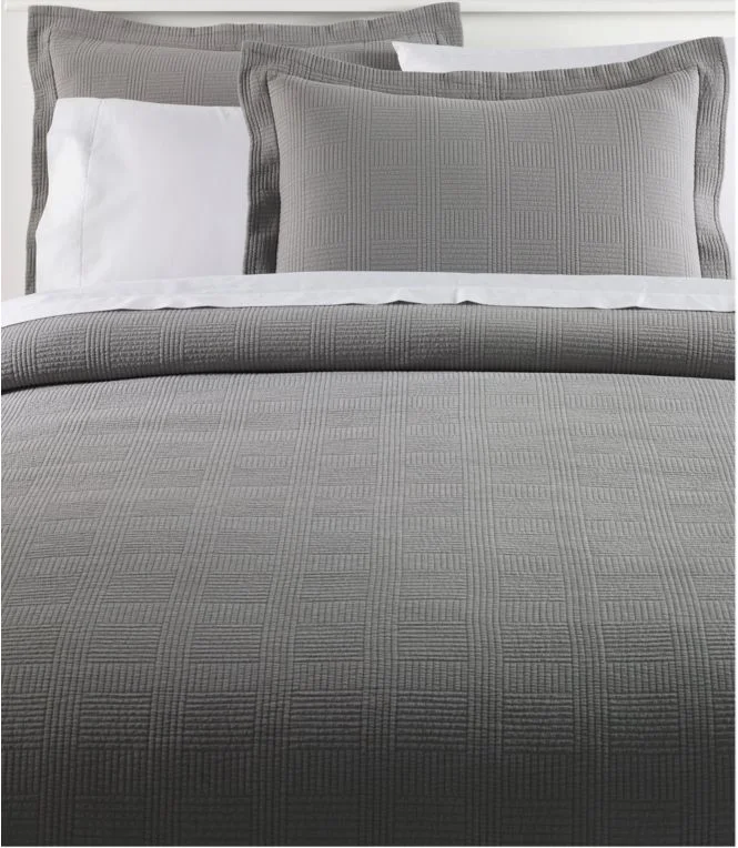 Vintage Matelassé Coverlet - Image 10