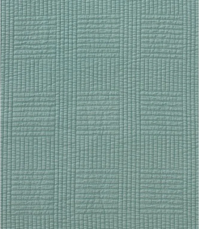 Vintage Matelassé Coverlet - Image 3