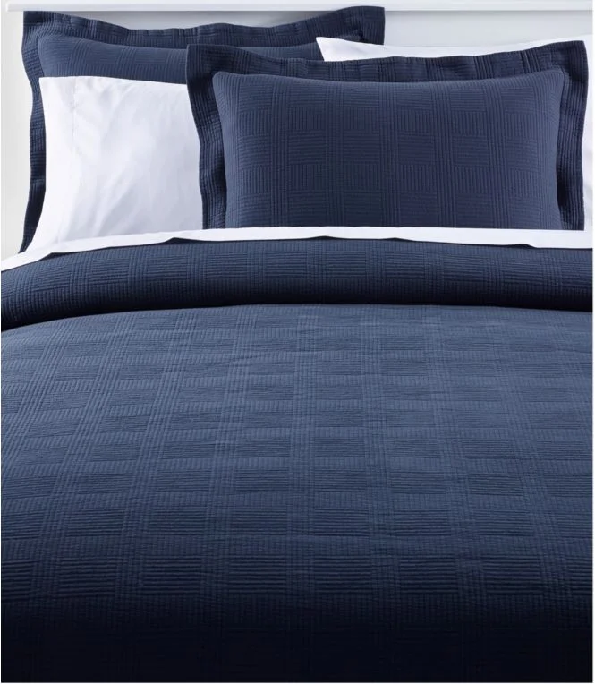 Vintage Matelassé Coverlet - Image 9